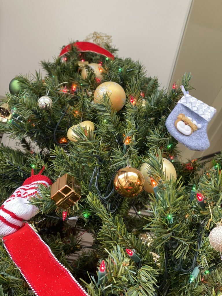 クリスマスツリー飾りました！